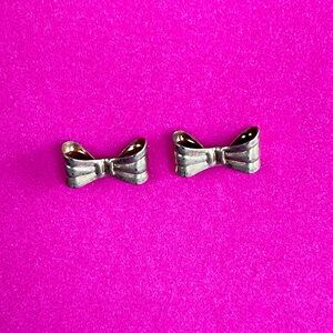 Dainty Vintage Bow Earrings 🎀